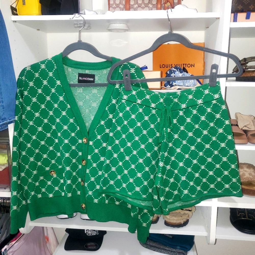 Ellandemm Club EE set Cardigan and Shorts sz Large LIKE NEW